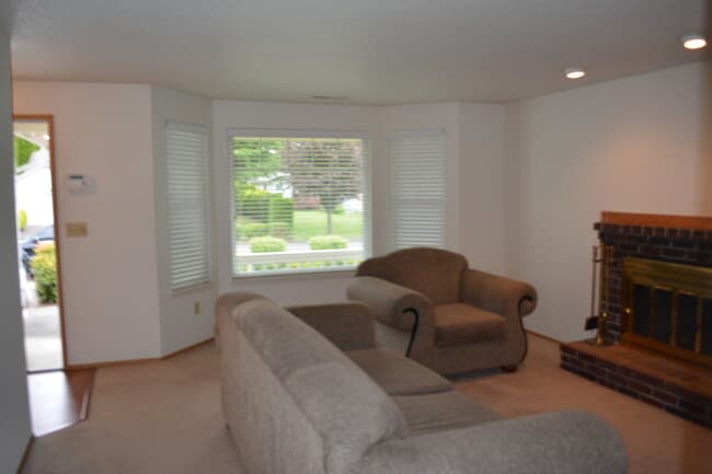 Photo - 412 NE 175th Ave