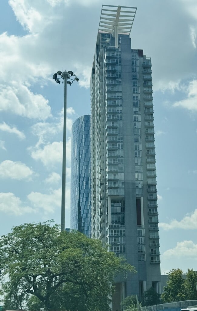 Building Photo - 737 W Washington Blvd