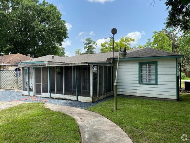 Building Photo - 8914 Linda Vista Rd Rental