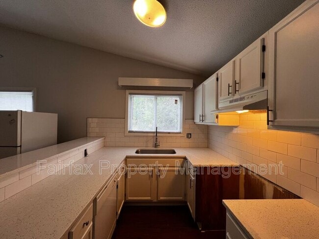 Photo - 475 Cedar Lake Rd Unit A