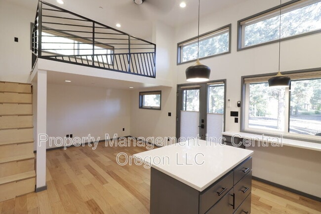 Photo - 61304 SE Wizard Ln