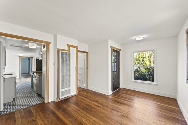 Photo - 2308 1/2 W Duane St Unit 2308 1/2