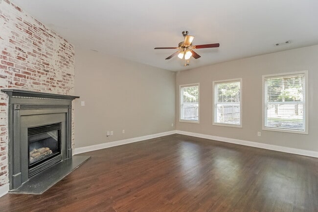 Photo - 314 Parkmont Way