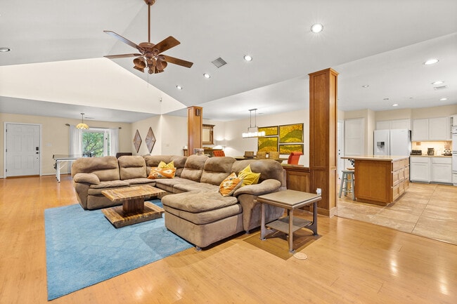 Photo - Room in House on Indian Mound Dr