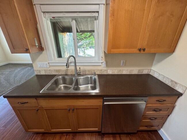 Photo - 2850 Newton Pl