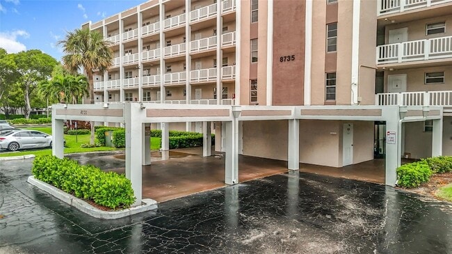 Building Photo - 8735 Ramblewood Dr Unit 216P Rental