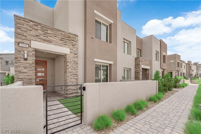 Building Photo - 600 N Carriage Hill Dr Unit 1048