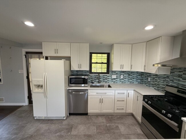 Photo - Luxury 3-Bedroom, 1-Bathroom House in Broo...