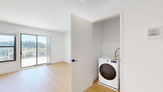 Photo - 2033 Castro St Unit 22