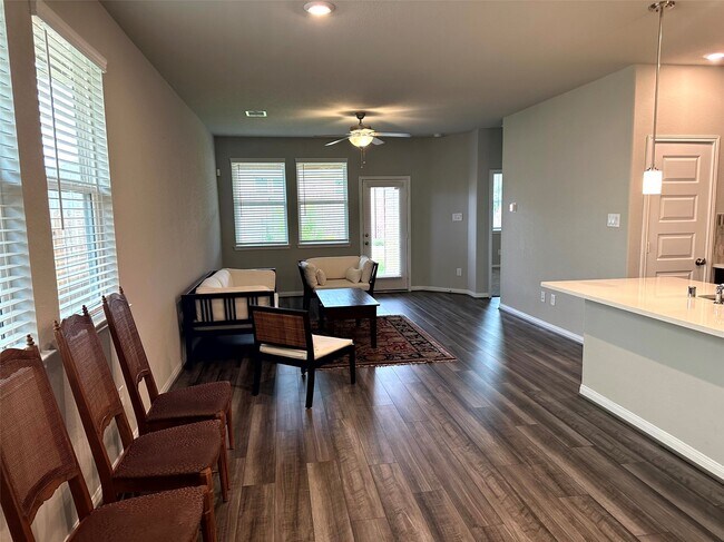 Photo - 7072 Silverleaf Oak St