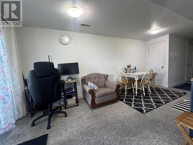 Photo - 1585 Avonmore Square