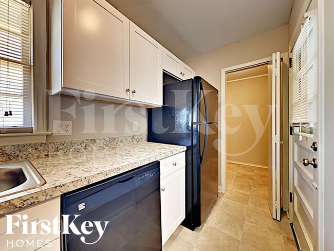 Photo - 2672 Lilac Dr