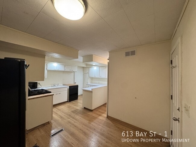 Photo - 613 Bay St Unit 1