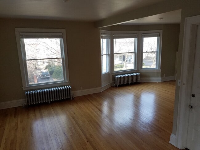 Photo - 3272 N Hackett Ave Unidad Upper