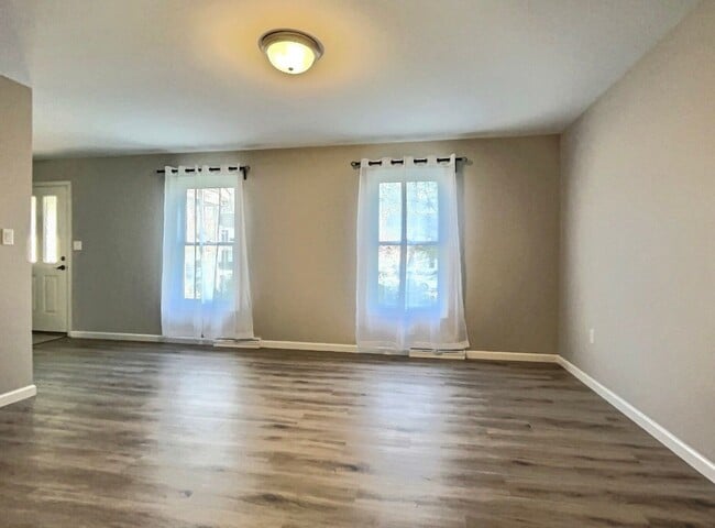 Photo - 46 White Oak Blvd