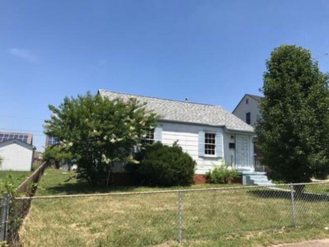 Building Photo - 2 bed house on Rva Northside! Central hvac, hardwoods,all electric, lots of parking, laundry,