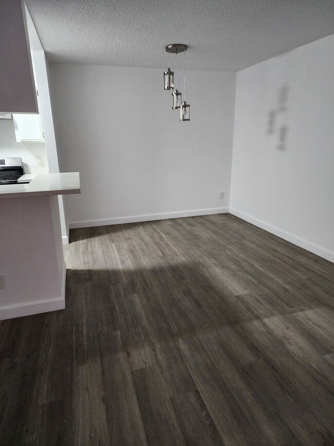 115 dining - Swan Court Apartments