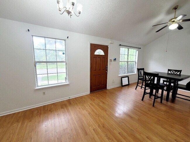 Photo - 1418 Glenda Dr