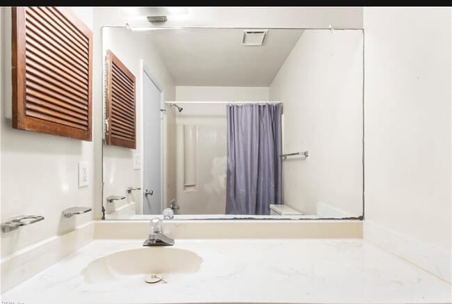 Building Photo - 900 Monarch Dr