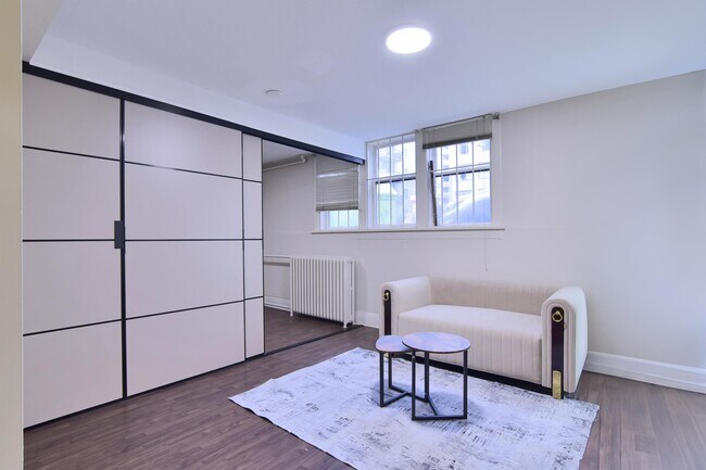 Photo - 935 Jervis St Unit 18