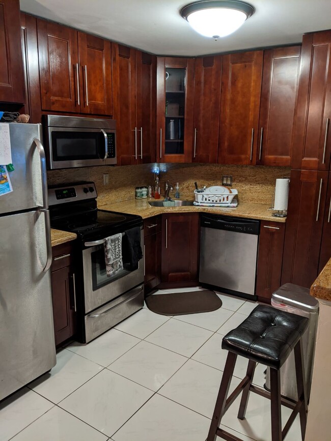 Building Photo - 5208 NE 24th Ter Unit 121 Rental