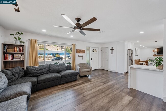 Photo - 1208 Roseann Dr