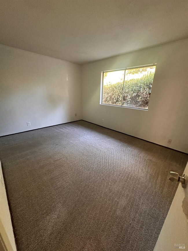 Photo - 437 Ellesmere Dr