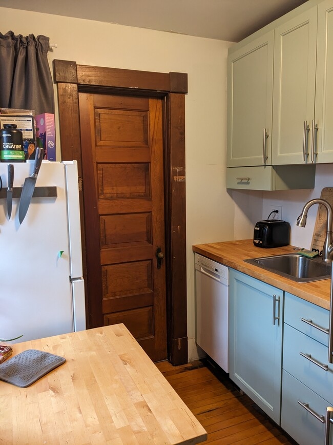 Photo - 522 N Division St