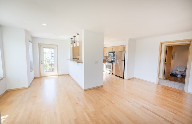 Photo - 424 N 85th St