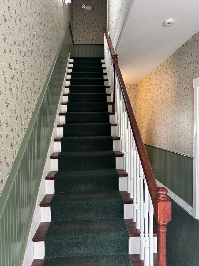 Photo - 137-139 North Main Street Unit Apt. 3