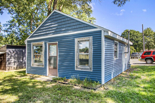 Building Photo - 548 E Hammond St