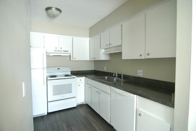 Photo - 2 Bedroom / 1.5 Bathroom Townhome in Madison Available Now!