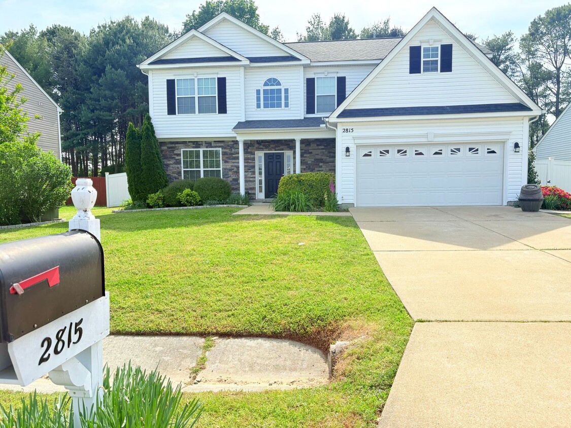Large Spacious Home With Fully Fenced In Y... - Large Spacious Home With Fully Fenced In Y...
