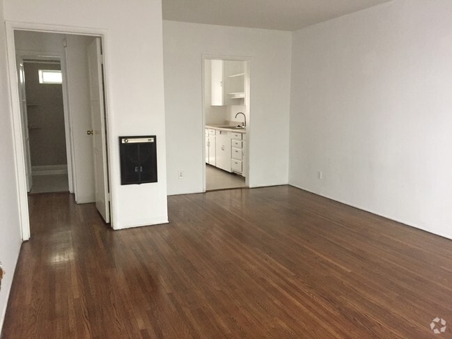 Building Photo - 1431 S Westgate Ave Unit 1431 1/2 Rental