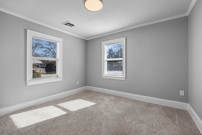 Photo - 4212 Bart St