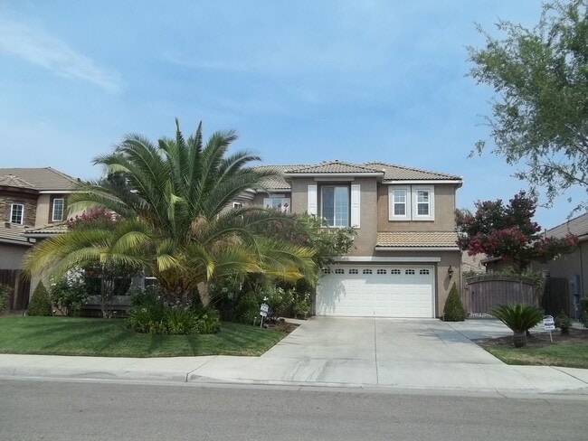 Building Photo - Large and spacious 2-Story home in Clovis ...