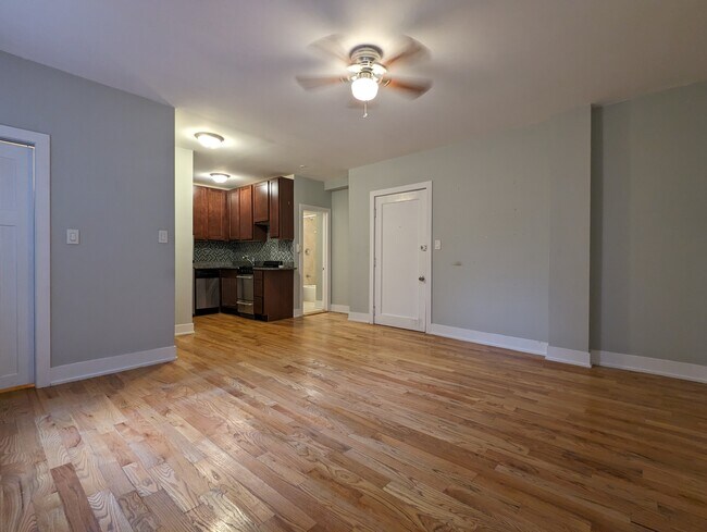 Photo - 837 W Wolfram St