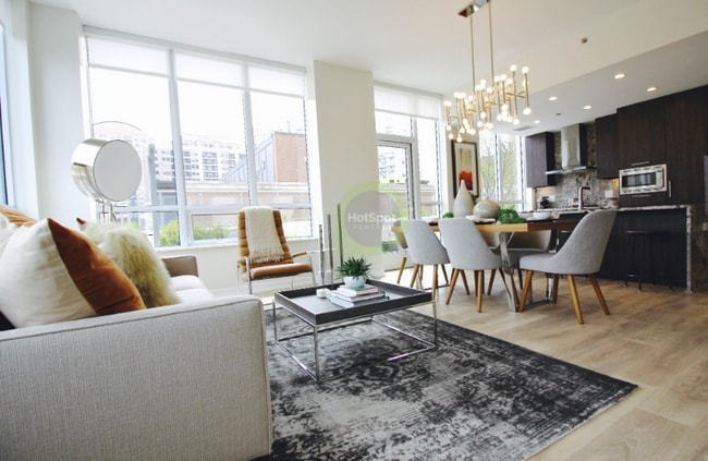 Building Photo - 740 N Hudson Ave