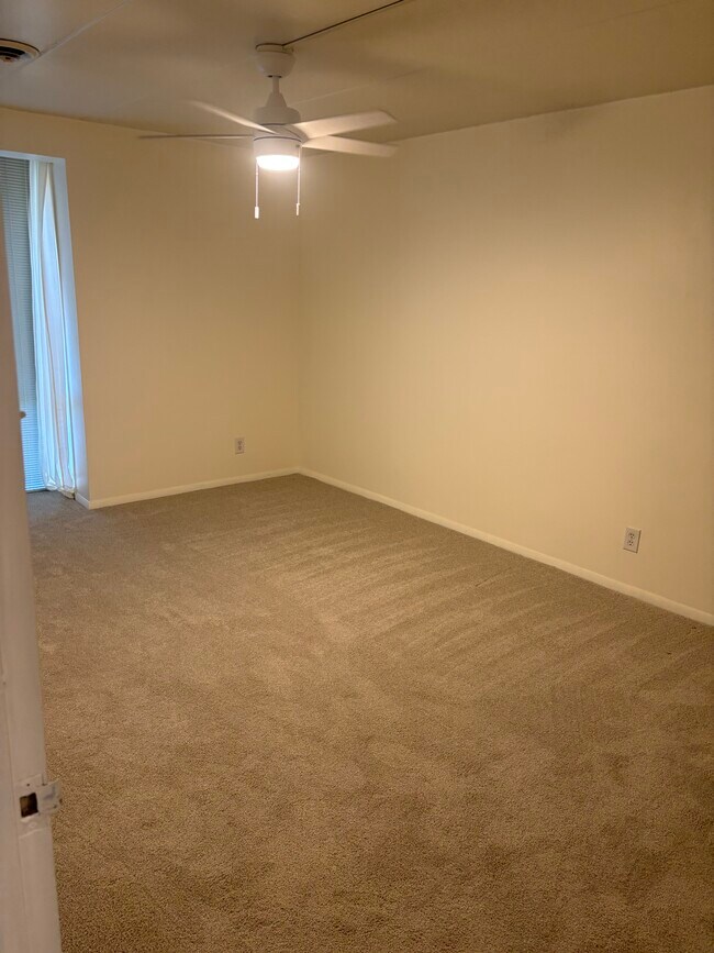 BR 2 - 2616 Redcoat Dr Unit 2-DHuntington