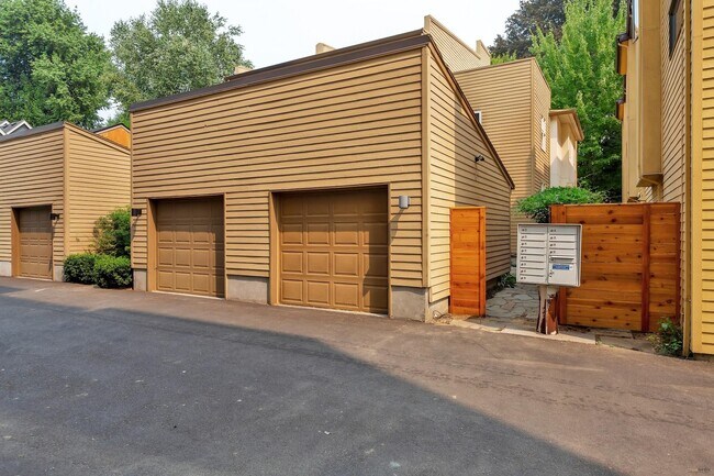 Photo - Stunning Townhome Style in NE Portland Lloyd Center District
