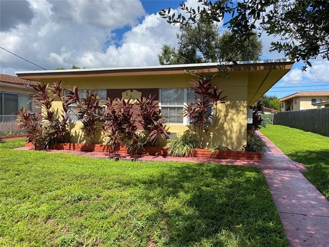 Building Photo - 2031 NE 167th St Unit 2