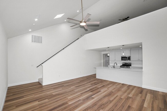 Photo - 7624 Woodford Ave