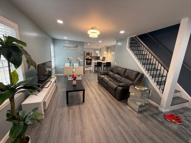 Building Photo - 39 Quarry St Rental