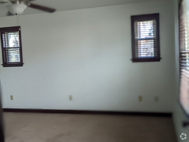 Building Photo - 613 N Chestnut St Rental