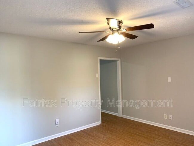 Photo - 2420 Owen St Unidad A