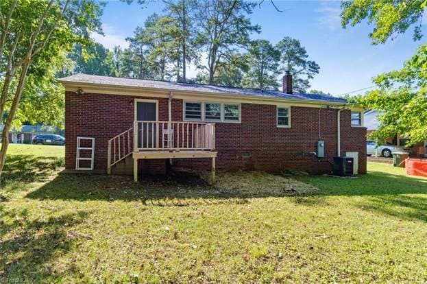 Photo - 9 Hawthorne Ln