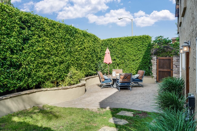 Photo - 2006 Manhattan Beach Blvd Unidad A