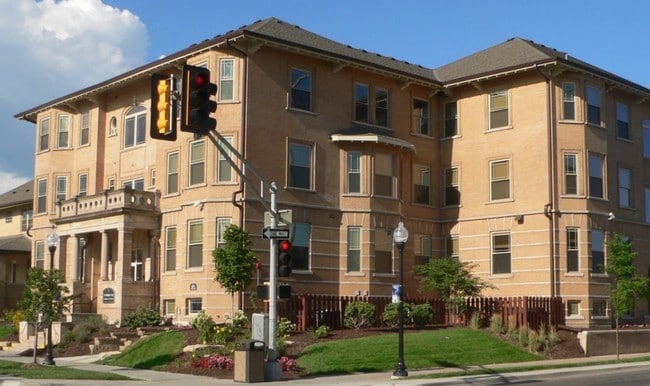 Building Photo - The Barnard Flats Unit 804 Park Avenue - Un