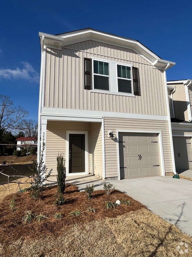 Building Photo - Brand New 3 Bed End Unit townhome in Concord