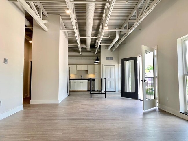 Building Photo - 708 Wealthy St SE Unit Apartment H